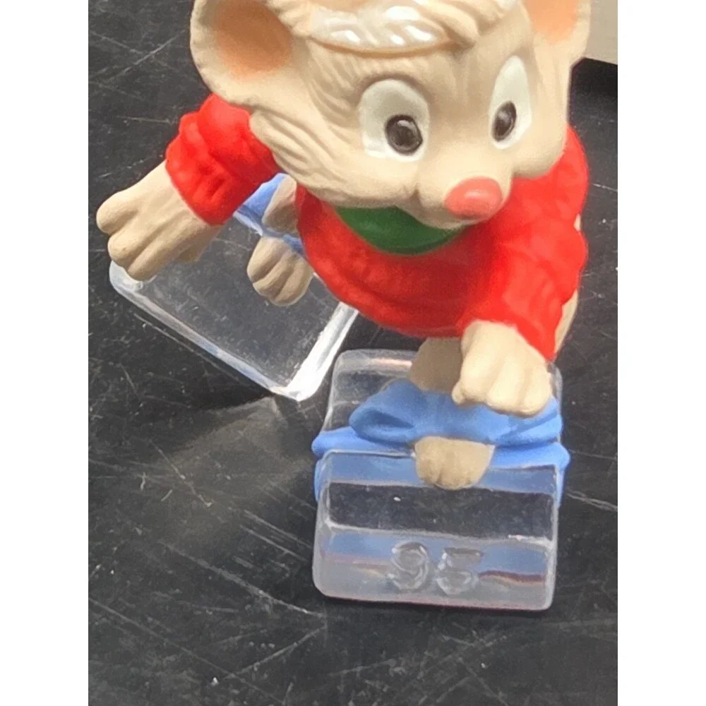 Vintage 1995 HALLMARK Keepsake Christmas Ornament On The Ice Mouse Skating